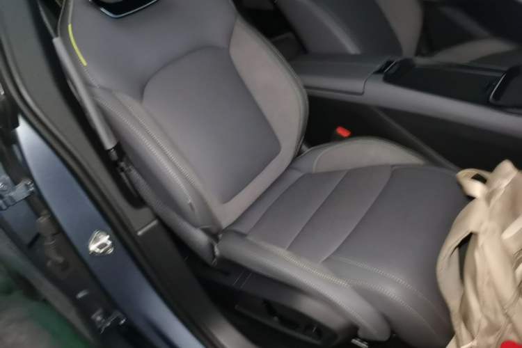Used Lynk & Co 08 EM-P 2025 245km Ultra-Long Range Halo Right Front Seat