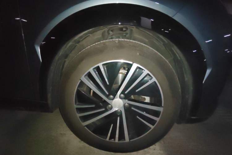 Used Lynk & Co 08 EM-P 2025 120km Long-Range Halo Right Front Wheel Hub