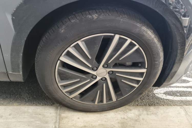 Used Lynk & Co 08 EM-P 2025 120km Long-Range Halo Right Front Wheel Hub