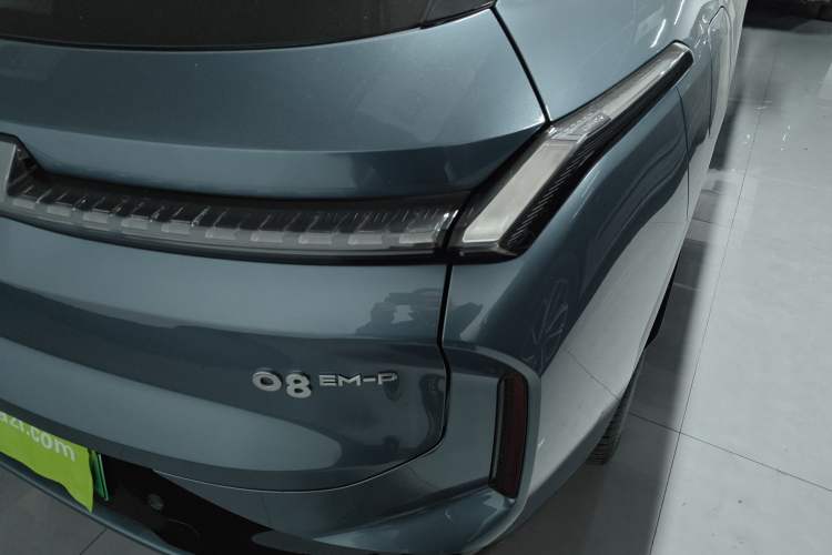 Used Lynk & Co 08 EM-P 2025 220 km All-Wheel-Drive Performance Halo Right Rear Taillight