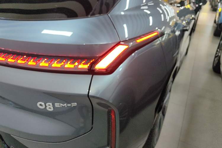 Used Lynk & Co 08 EM-P 2025 220 km All-Wheel-Drive Performance Halo Right Rear Taillight