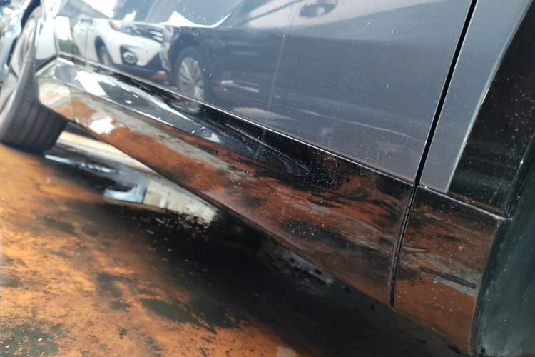 Used Lynk & Co 08 EM-P 2025 220 km All-Wheel-Drive Performance Halo Right Side Sill