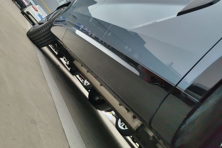Used Lynk & Co 08 EM-P 2025 220 km All-Wheel-Drive Performance Halo Right Side Sill