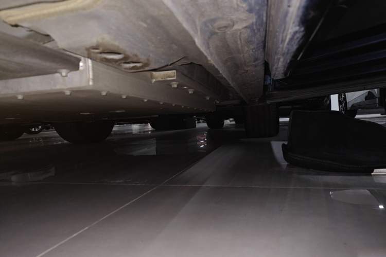 Used Lynk & Co 08 EM-P 2025 220 km All-Wheel-Drive Performance Halo Right Side Sill