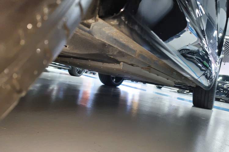 Used Lynk & Co 08 EM-P 2025 220 km All-Wheel-Drive Performance Halo Right Side Sill