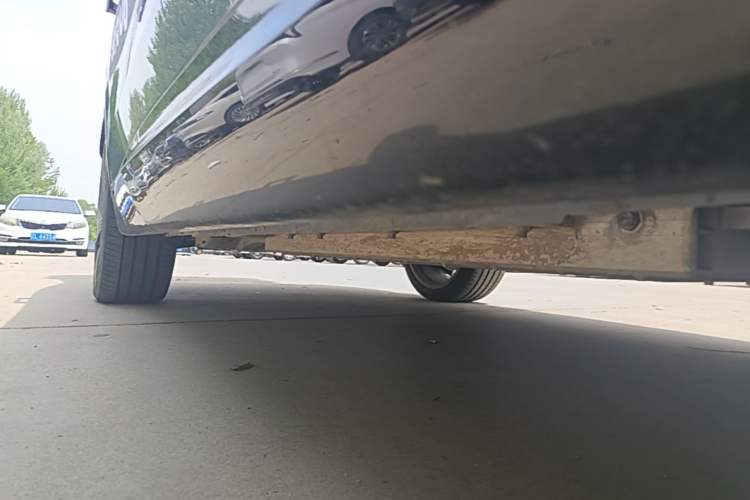 Used Lynk & Co 08 EM-P 2025 220 km All-Wheel-Drive Performance Halo Right Side Sill