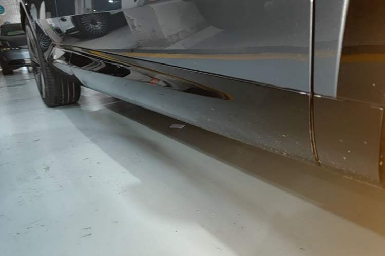 Used Lynk & Co 08 EM-P 2025 220 km All-Wheel-Drive Performance Halo Right Side Sill