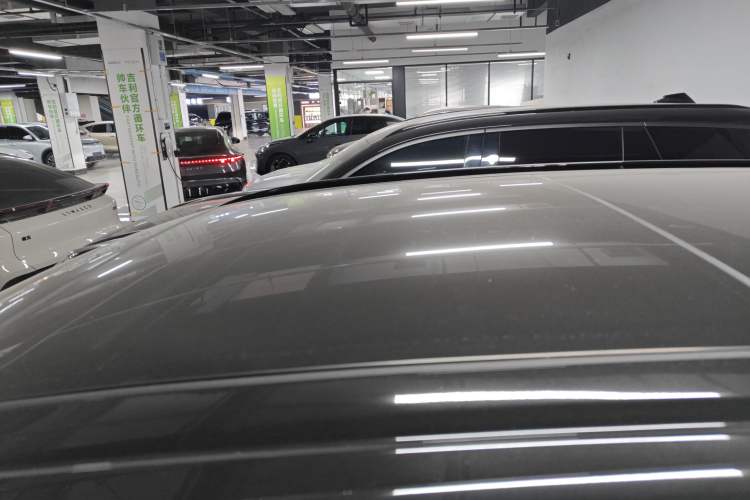 Used Lynk & Co 08 EM-P 2025 220 km All-Wheel-Drive Performance Halo Roof