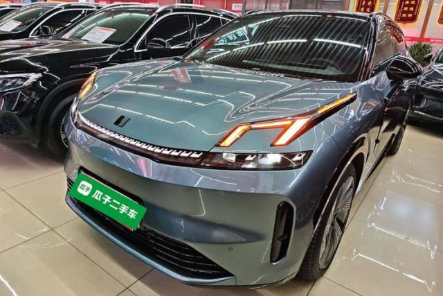 Ojetý Lynk & Co 08 EM-P 2025 220 km All-Wheel-Drive Performance Halo