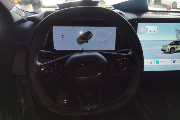 Used Lynk & Co 08 EM-P 2025 220 km All-Wheel-Drive Performance Halo Steering Wheel