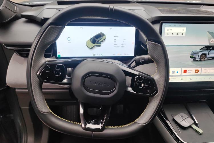 Used Lynk & Co 08 EM-P 2025 220 km All-Wheel-Drive Performance Halo Steering Wheel