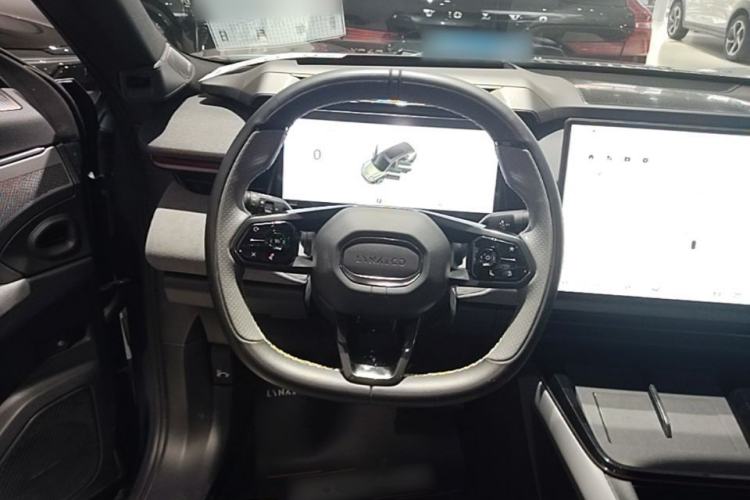 Used Lynk & Co 08 EM-P 2025 220 km All-Wheel-Drive Performance Halo Steering Wheel