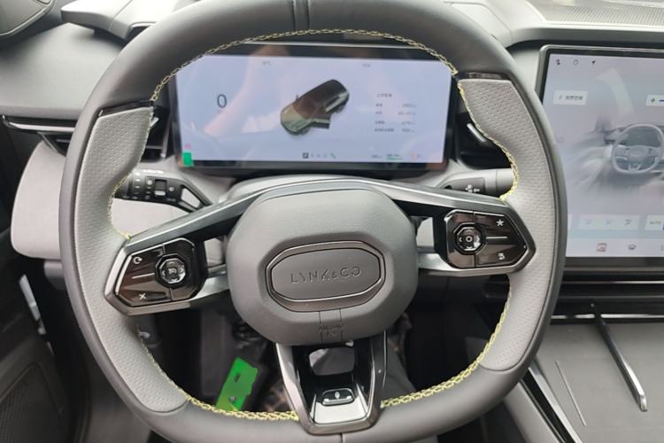 Used Lynk & Co 08 EM-P 2025 220 km All-Wheel-Drive Performance Halo Steering Wheel