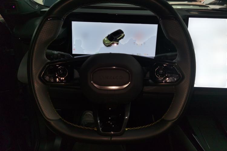 Used Lynk & Co 08 EM-P 2025 220 km All-Wheel-Drive Performance Halo Steering Wheel