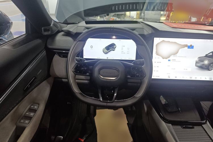 Used Lynk & Co 08 EM-P 2025 220 km All-Wheel-Drive Performance Halo Steering Wheel