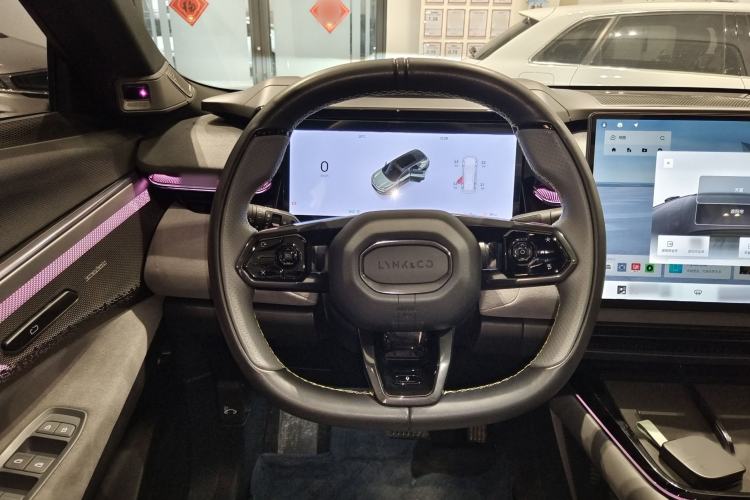 Used Lynk & Co 08 EM-P 2025 220 km All-Wheel-Drive Performance Halo Steering Wheel