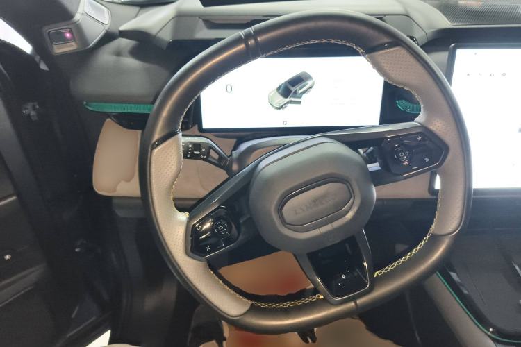 Used Lynk & Co 08 EM-P 2025 220 km All-Wheel-Drive Performance Halo Steering Wheel