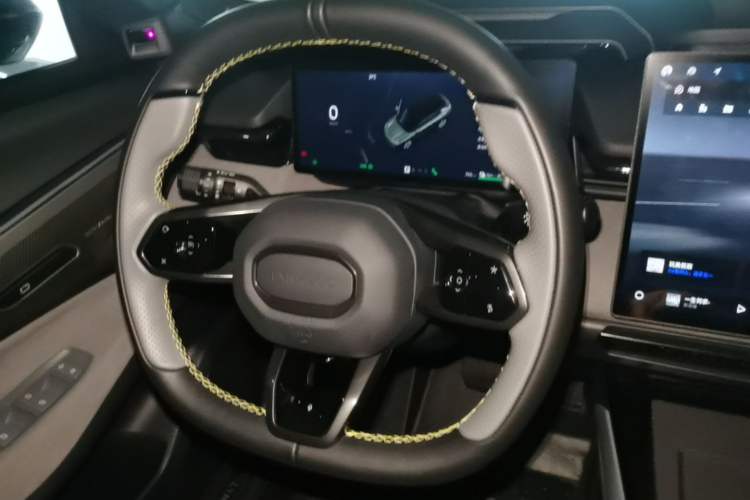 Used Lynk & Co 08 EM-P 2025 245km Ultra-Long Range Halo Steering Wheel
