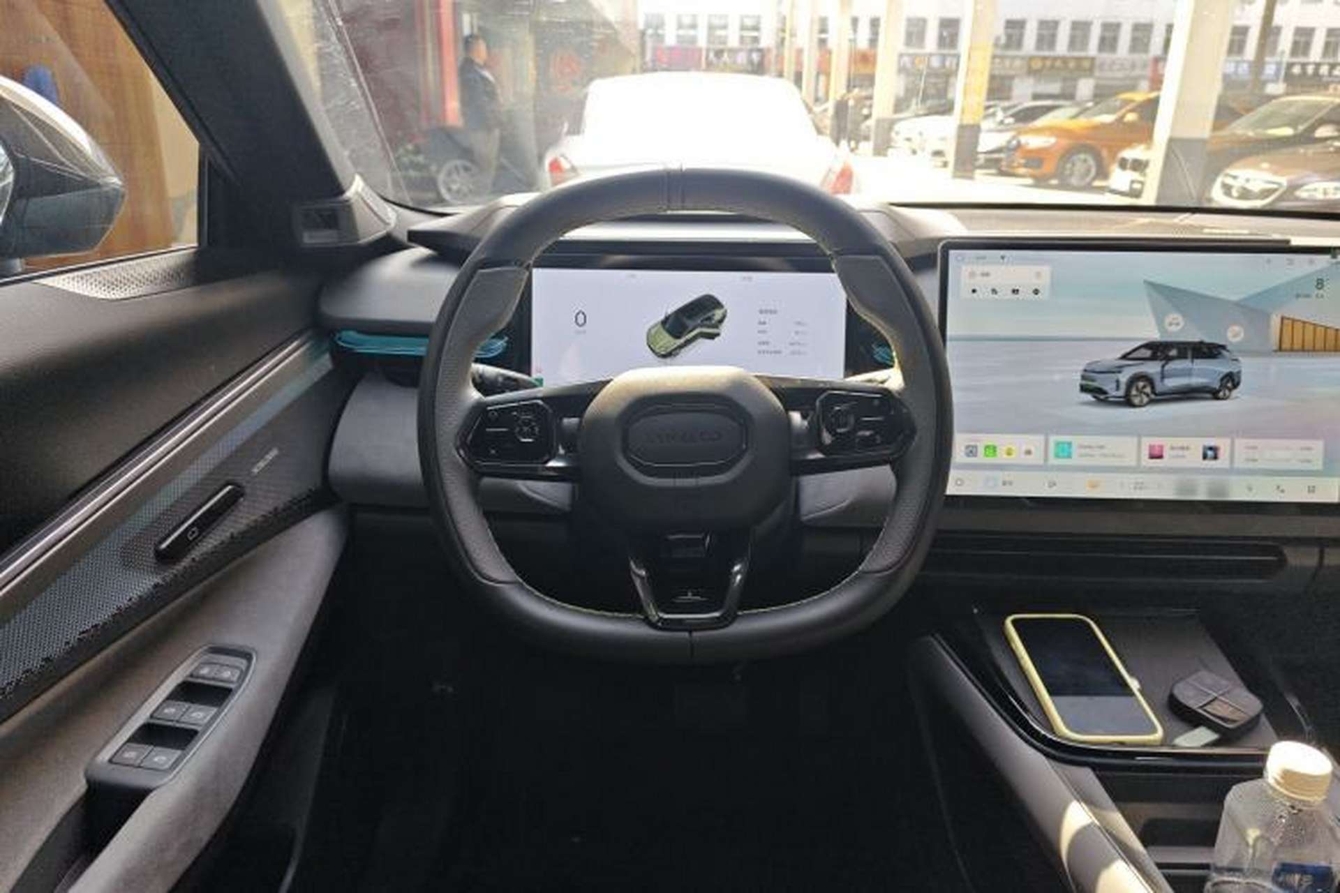 Used Lynk & Co 08 EM-P 2025 220 km All-Wheel-Drive Performance Halo Steering Wheel