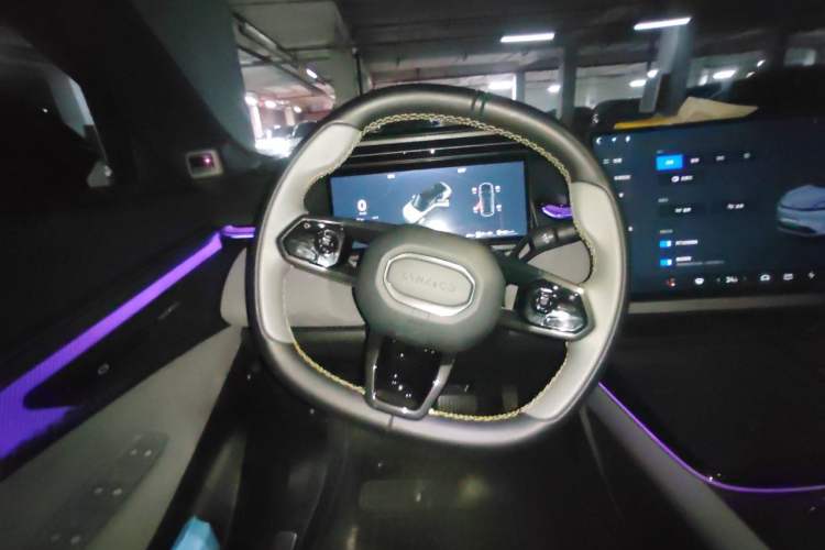 Used Lynk & Co 08 EM-P 2025 120km Long-Range Halo Steering Wheel