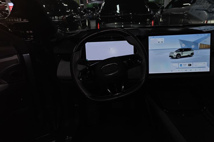 Used Lynk & Co 08 EM-P 2025 245km Ultra-Long Range Halo Steering Wheel