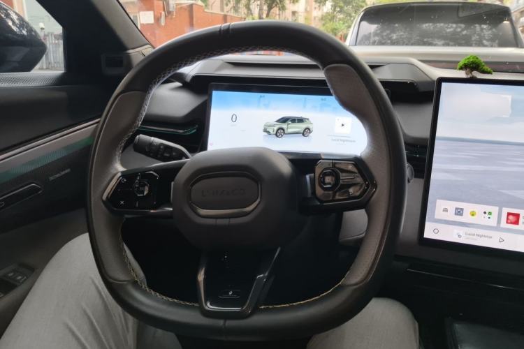 Used Lynk & Co 08 EM-P 2025 120km Long-Range Halo Steering Wheel