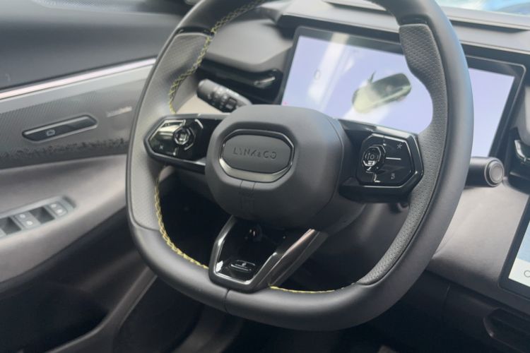 Used Lynk & Co 08 EM-P 2025 220 km All-Wheel-Drive Performance Halo Steering Wheel