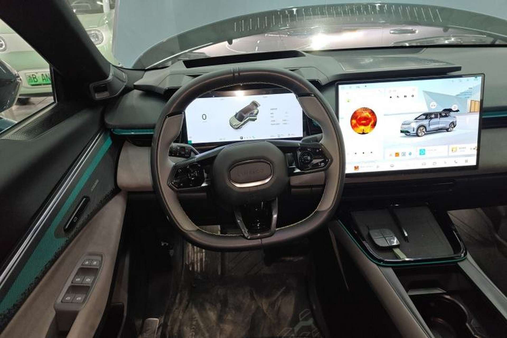 Used Lynk & Co 08 EM-P 2025 220 km All-Wheel-Drive Performance Halo Steering Wheel