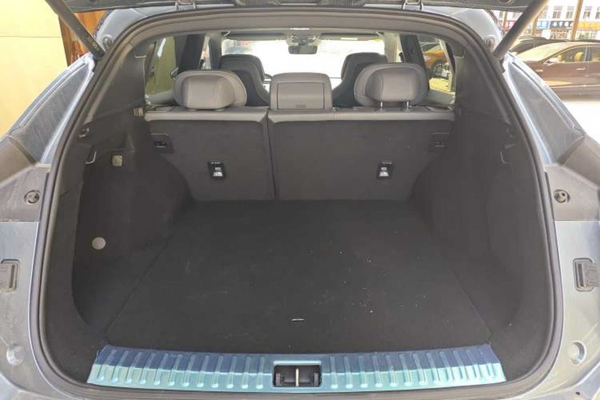Used Lynk & Co 08 EM-P 2025 220 km All-Wheel-Drive Performance Halo Trunk