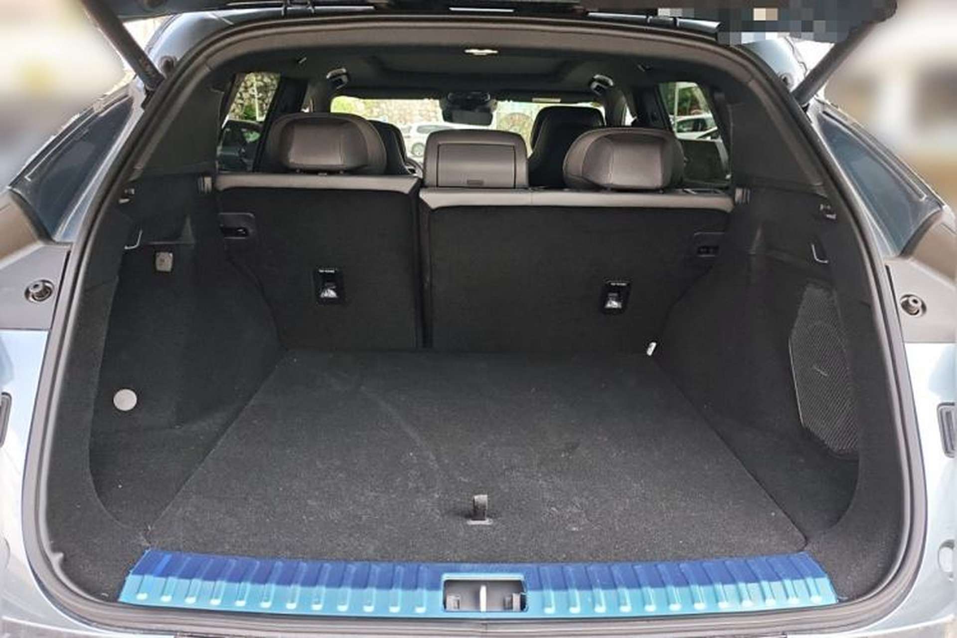 Used Lynk & Co 08 EM-P 2025 220 km All-Wheel-Drive Performance Halo Trunk