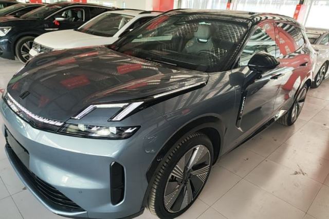 Used Lynk & Co 08 EM-P 2025 220 km All-Wheel-Drive Performance Halo