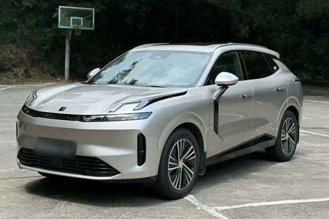 Used Lynk & Co 08 EM-P 2025 120km Long-Range Pro