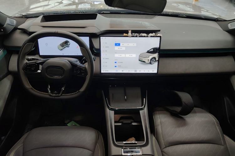 Used Lynk & Co 08 EM-P 2025 120km Long-Range Plus Center Console