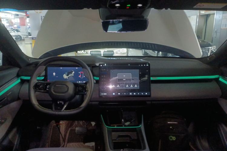 Used Lynk & Co 08 EM-P 2025 120km Long-Range Pro Center Console