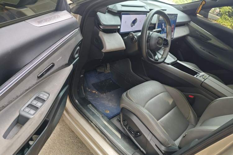 Used Lynk & Co 08 EM-P 2025 120km Long-Range Halo Driver Seat