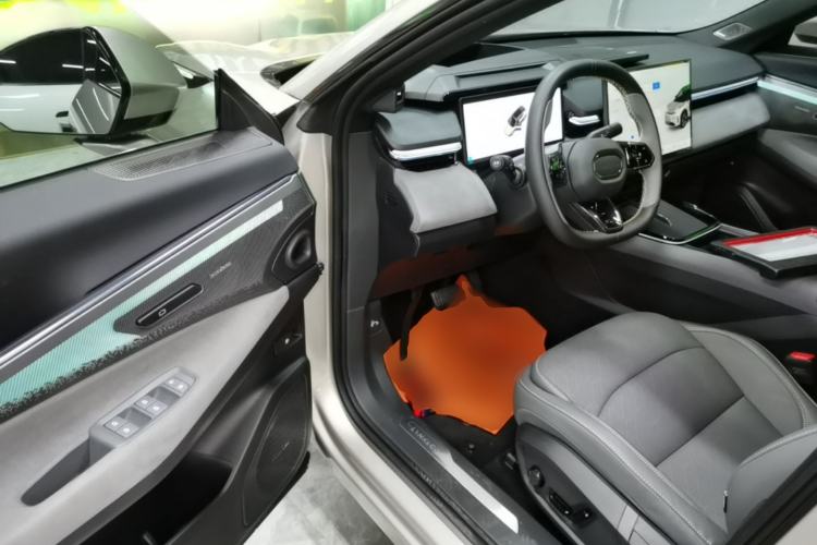 Used Lynk & Co 08 EM-P 2025 245km Ultra-Long Range Halo Driver Seat