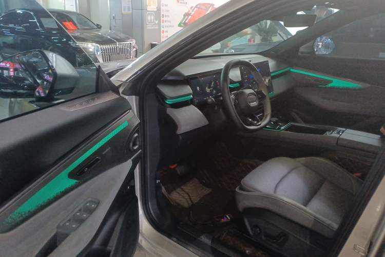 Used Lynk & Co 08 EM-P 2025 120km Long-Range Pro Driver Seat