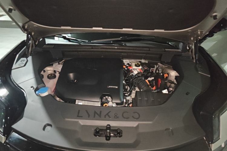 Used Lynk & Co 08 EM-P 2025 220 km All-Wheel-Drive Performance Halo Engine Bay