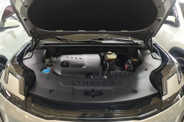 Used Lynk & Co 08 EM-P 2025 120km Long-Range Pro Engine Bay