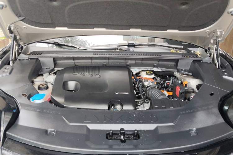 Used Lynk & Co 08 EM-P 2025 220 km All-Wheel-Drive Performance Halo Engine Bay