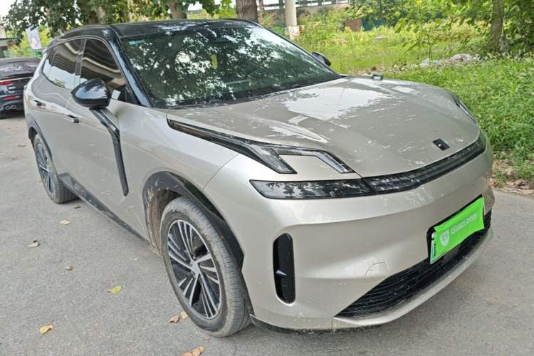 Used Lynk & Co 08 EM-P 2025 120km Long-Range Halo Exterior 1