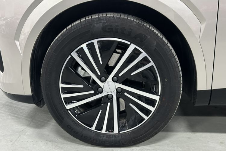 Used Lynk & Co 08 EM-P 2025 120km Long-Range Pro Exterior 5