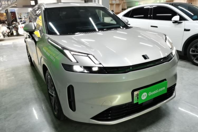 Used Lynk & Co 08 EM-P 2025 245km Ultra-Long Range Halo Front Right 45 Deg