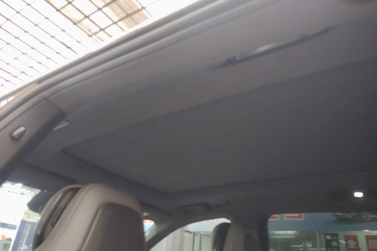 Used Lynk & Co 08 EM-P 2025 120km Long-Range Plus Headliner