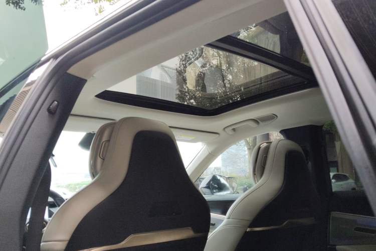Used Lynk & Co 08 EM-P 2025 220 km All-Wheel-Drive Performance Halo Headliner