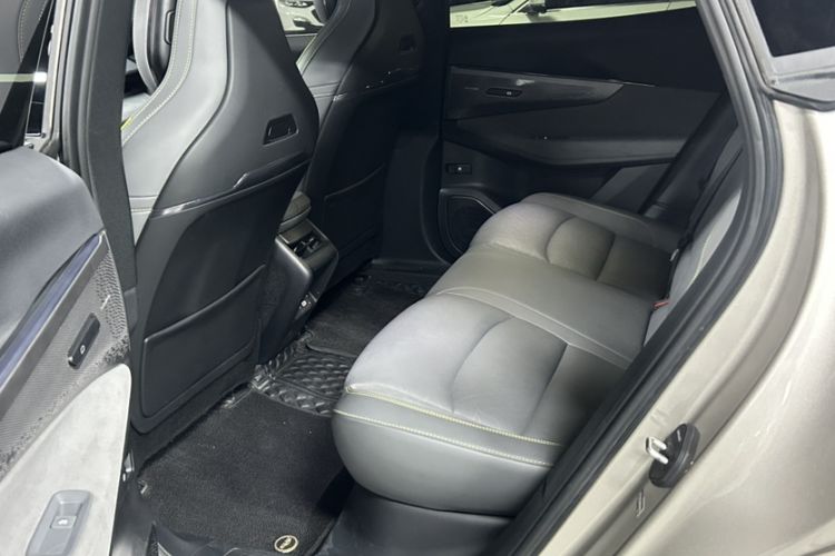 Used Lynk & Co 08 EM-P 2025 120km Long-Range Pro Interior 2
