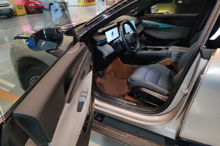 Used Lynk & Co 08 EM-P 2025 245km Ultra-Long Range Halo Interior 3