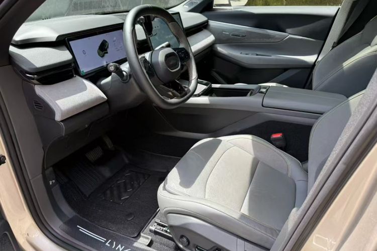 Used Lynk & Co 08 EM-P 2025 120km Long-Range Pro Interior 3