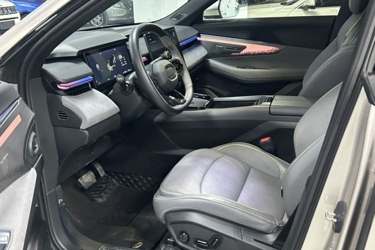 Used Lynk & Co 08 EM-P 2025 120km Long-Range Pro Interior 3