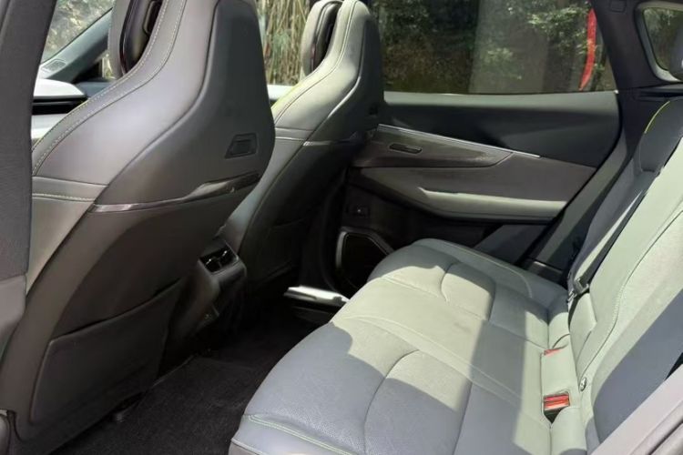 Used Lynk & Co 08 EM-P 2025 120km Long-Range Pro Interior 4